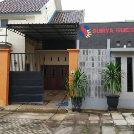 Surya Guest House Probolinggo Dış mekan fotoğraf