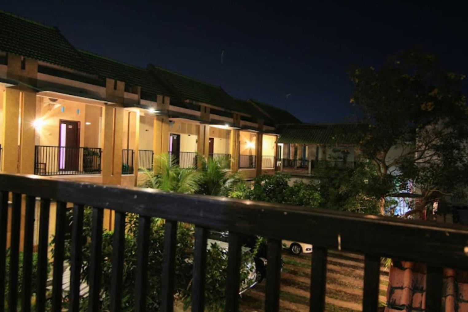 Surya Guest House Probolinggo Dış mekan fotoğraf